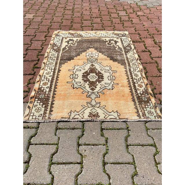 1970s 1970s Turkish Medallion Hand Knotted Rug For Sale - Image 5 of 11
