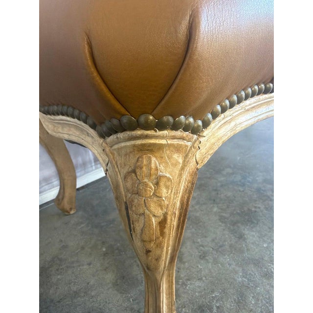 French Louis XV Style Tufted Bench - Caramel Leather For Sale - Image 10 of 14