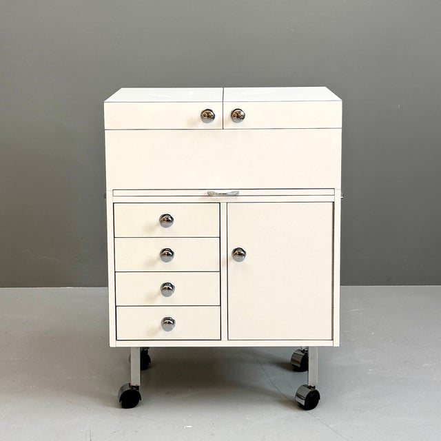 Workboy in White Synthetic Resin, 1970s For Sale - Image 4 of 17
