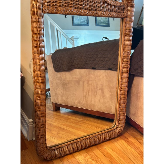 1970s Mid-Century Modern Bohemian Coastal Riviera Arched Woven Natural Wicker and Rattan Wall Mirror With Intricate Detail. 51”Hx31”Lx2.5”D For Sale - Image 4 of 12