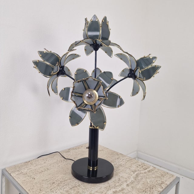 Hollywood Regency Five-Light Lotus Flower Table Lamp in Smoked Glass, 1980s For Sale - Image 4 of 18