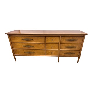 Mid 20th Century Tomlinson Sophisticate Walnut Dresser For Sale