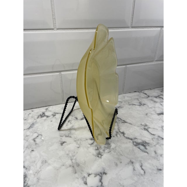 1960s Vintage Pastel Colored Frosted Glass Flower Shaped Bowls- Set of 6 For Sale - Image 5 of 8