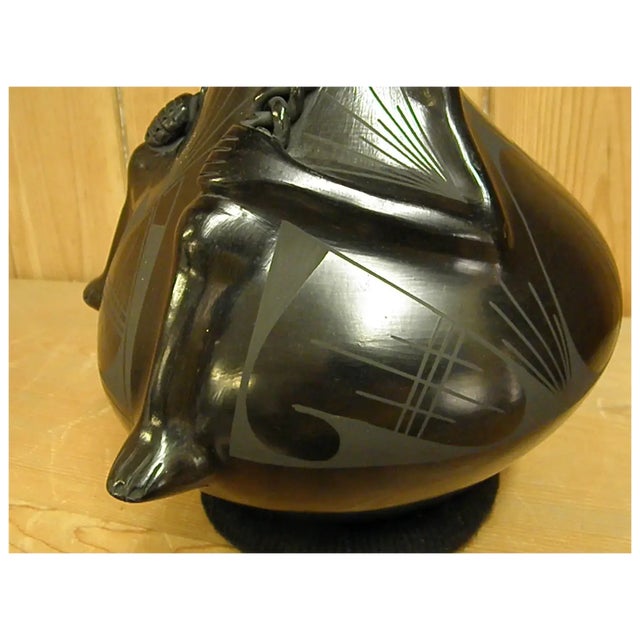 Late 20th Century Mata Ortiz Hand Coiled Blackware Effigy Pot by Rosa Quezada For Sale - Image 12 of 18