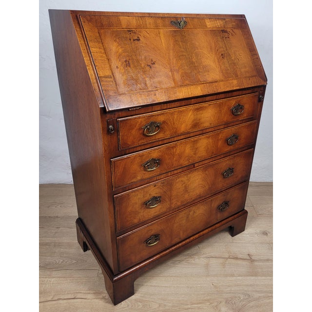 Edwardian Bureau Desk in Walnut, 1910 For Sale - Image 3 of 18