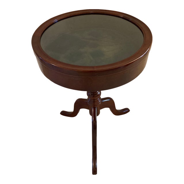 1930’s Mahogany Pedestal Felt Lined Lift Top Showcase Side Table by the Bombay Company For Sale