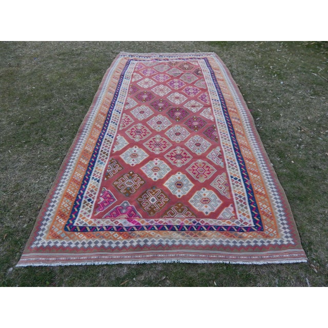 Vintage Anatolian Turkish Kilim Rug 5′1″ × 9′8″ For Sale - Image 12 of 12