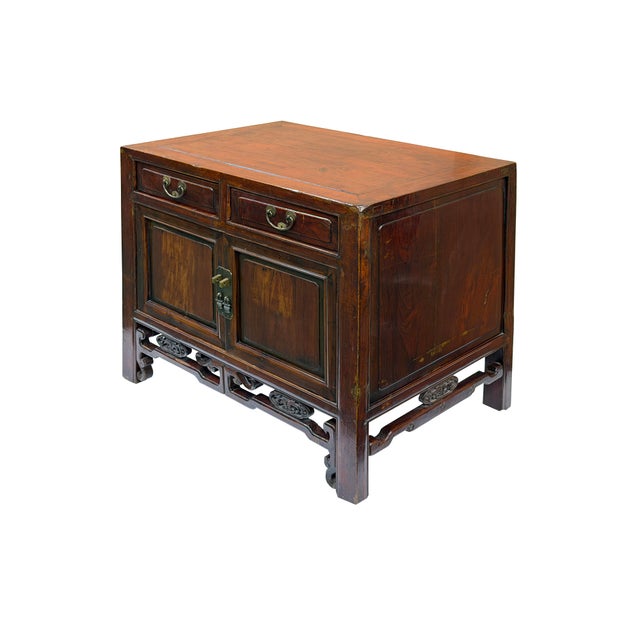 Elevate your home decor with this vintage Chinese side table, a masterclass in traditional craftsmanship and timeless...