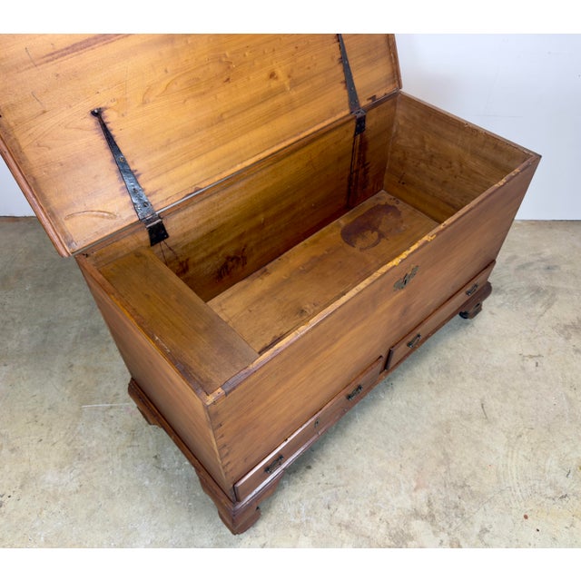 Brown 19th Century American Queen Anne Style Pine Blanket Chest Pennsylvania For Sale - Image 8 of 12