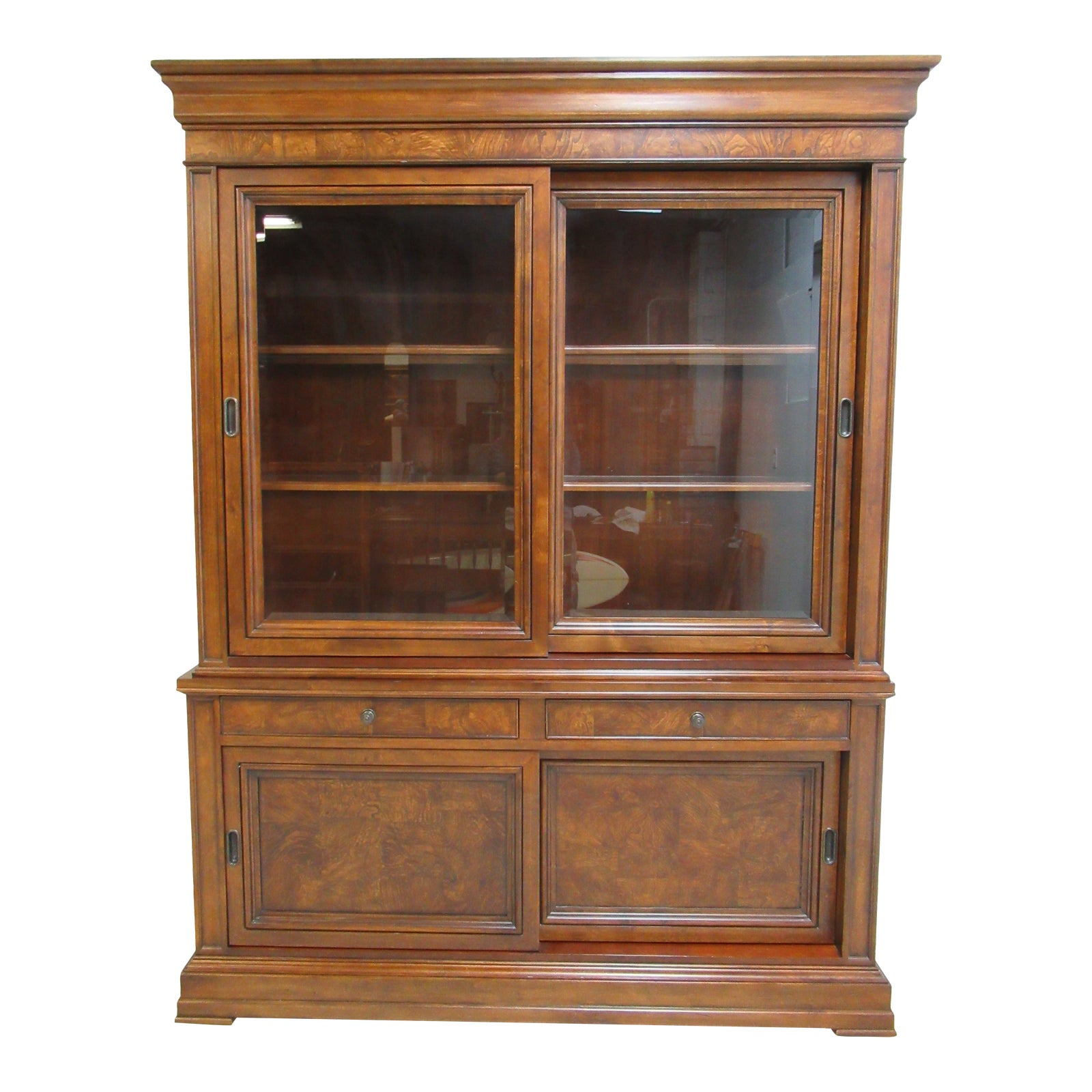 Ethan Allen Townhouse Sliding Door China Cabient Hutch Breakfront