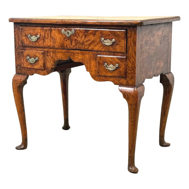 Georgian Quilted Elm Lowboy, 1720s For Sale