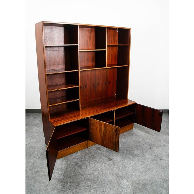 Brown Mid Century Danish Modern Cabinet Brazilian Rosewood Bookshelf Poul Hundevad, Attributed For Sale - Image 8 of 10