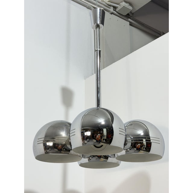 Silver Space Age Chromed Metal 4-Light Chandelier in the style of Reggiani, 1970 For Sale - Image 8 of 8