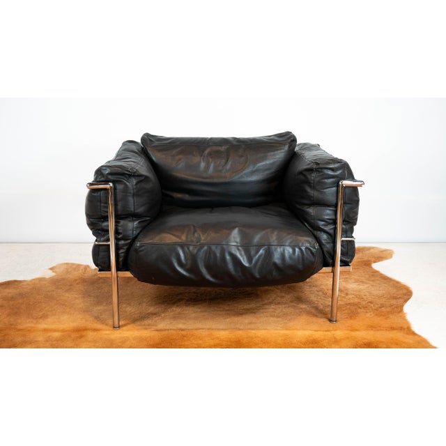 Le Corbusier for Cassina attributed LC3 Grand Modele lounge chair, circa 1980s. Presented in thick black Italian leather...
