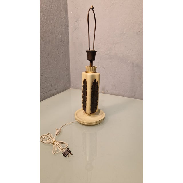 Wood Table Lamp in White Lacquered Wood and Brass Leaves from Osvaldo Borsani, 1940s For Sale - Image 7 of 16