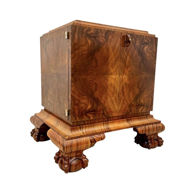 Art Deco Cabinet in Walnut and Walnut Root Veneer, Central Europe, 1930s For Sale - Image 3 of 12