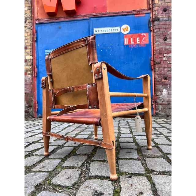 This exceptional safari chair is a highly sought-after collector's item, designed and manufactured in Denmark by Aage...