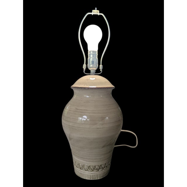 Ceramic Mid Century Modern Glazed Ceramic Pottery Table Lamp For Sale - Image 7 of 14