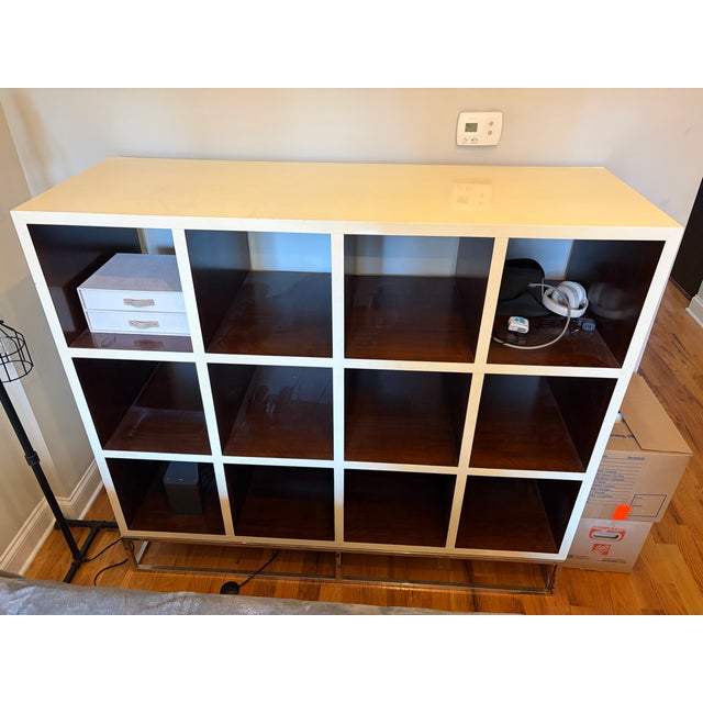 Mid-Century Modern 1990s White Lacquer and Walnut Domicile Shelves Unit From Decca Home Furniture For Sale - Image 3 of 10