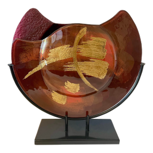 Jasmine Art Glass 15" Fused Glass Crescent Bowl Vase With Metal Stand - Red/Gold