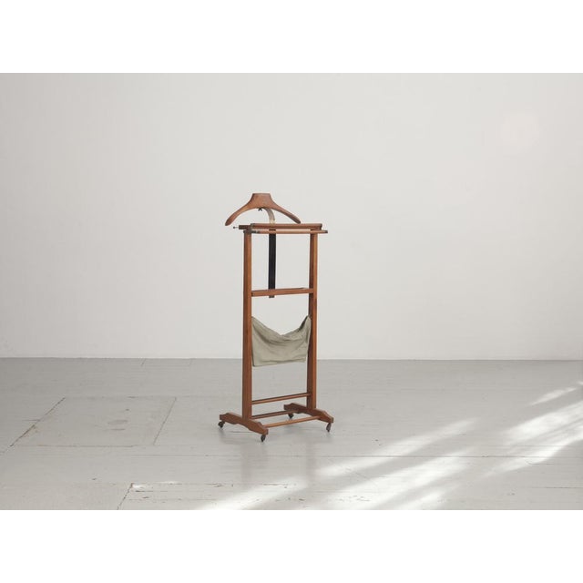 Valet in Beech with Wheels and Extendable Pole, 1950 For Sale - Image 6 of 18