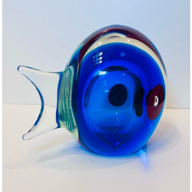 1960s 1960s Vintage Large Round Blue & Red Glass Fish - Murano Cenedese Attributed For Sale - Image 5 of 11