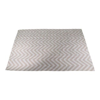 Geometric Flat Weave Dhurrie Carpet by the Rug Company in Gray and Ivory For Sale