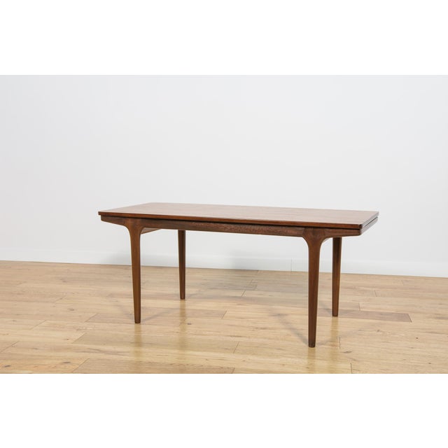 A coffee table made in the 1960s in the British McIntosh manufacture. A teak table with a light, sublime form. The coffee...