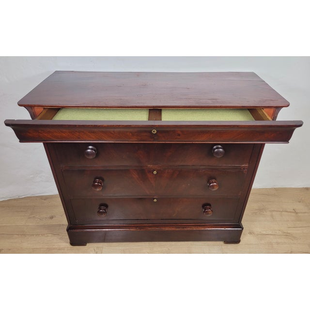 Victorian English Chest of Drawers in Mahogany, 1890 For Sale - Image 3 of 18