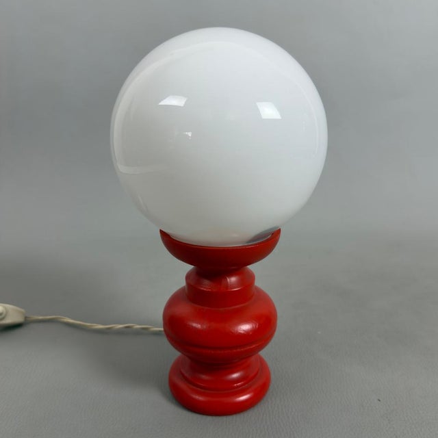 White Murano Glass Table Lamp with Red Wood Base, 1960s For Sale - Image 4 of 11