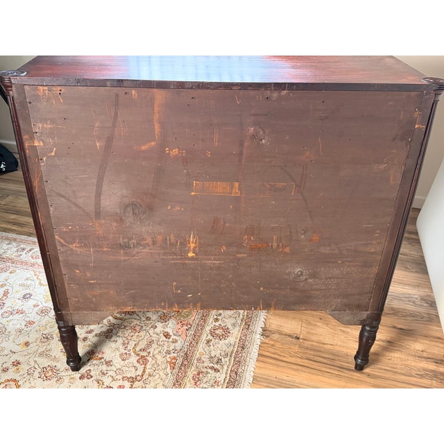 Early 19th Century New England Federal Mahogany Bow-Front Chest of Drawers, C. 1810–1825 For Sale - Image 9 of 9