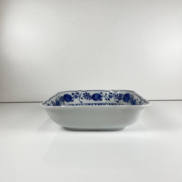 Mid-Century Modern Square Blue Onion Porcelain Dishes from Kahla, East Germany, 1960-1980, Set of 2 For Sale - Image 3 of 14