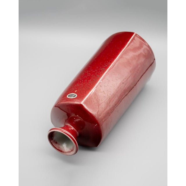 Cinnabar Red Shigaraki Bottle Vase Atsushi Yuba, Japan, 1980s For Sale - Image 6 of 14