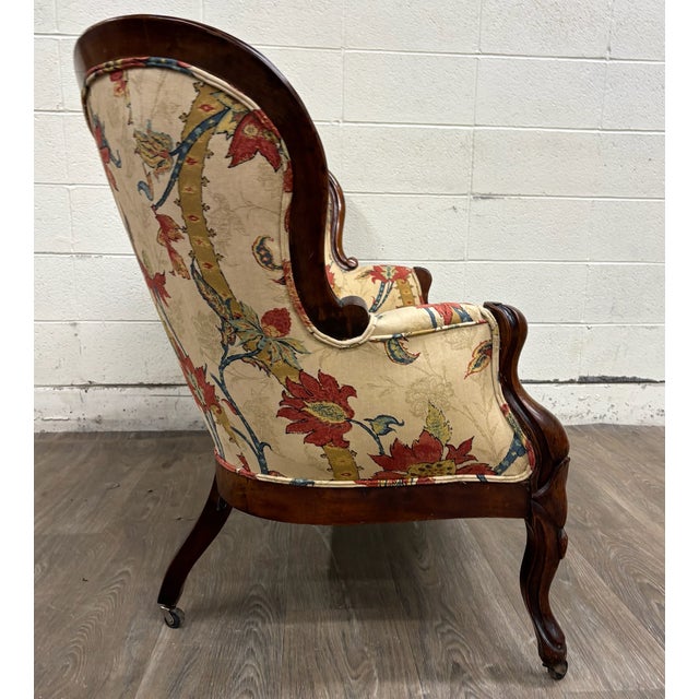 Antique Late 1800s Victorian Carved Walnut Floral Upholstered Parlor Settee For Sale In Kansas City - Image 6 of 9