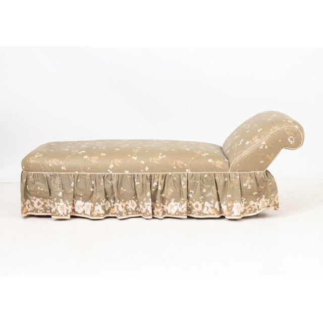Victorian Floral Upholstered Chaise Longue For Sale In New York - Image 6 of 7