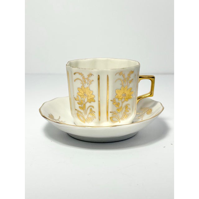 Chinoiserie 1940s Gardner Verbilki 6-Piece Porcelain Gold Flower Demitasse Espresso Cups Saucers - Set of 12 For Sale - Image 3 of 6