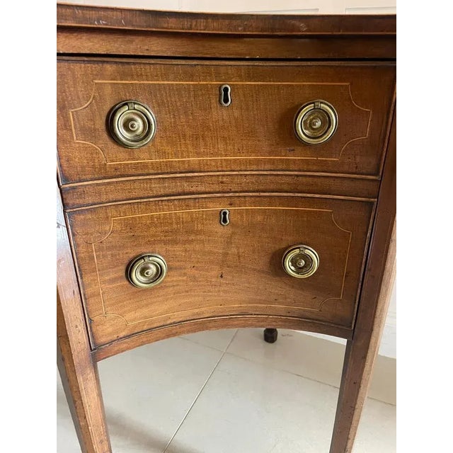 George III Mahogany Serpentine Shaped Sideboard, 1780s For Sale - Image 9 of 11