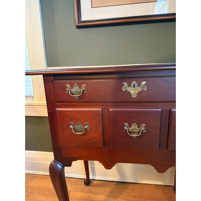 Hickory Chair Furniture Company Vintage Hickory Chair Queen Anne Style Lowboy / Dressing Table For Sale - Image 4 of 13