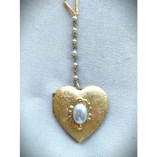Beautiful Vintage heart-shaped paisley-embossed large gold locket with a grey oval pearl in a beautiful gold scalloped...