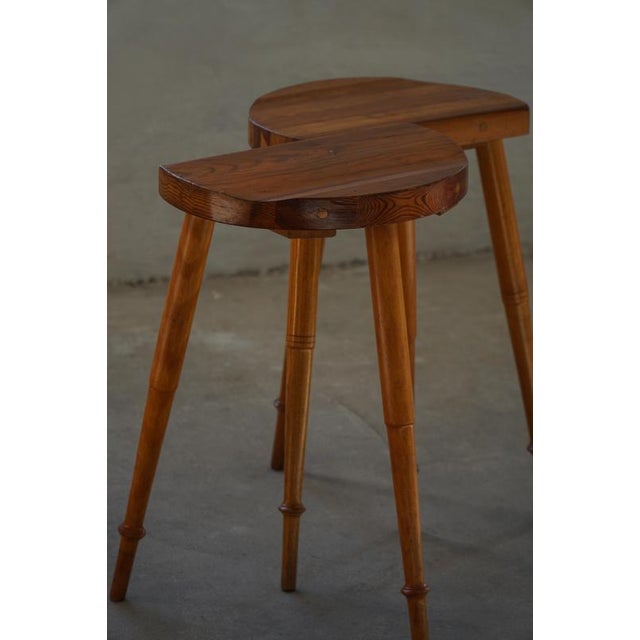 Wood Mid-Century Danish Cabinetmaker Tripod Bar Stools in Pine, 1960s, Set of 2 For Sale - Image 7 of 18