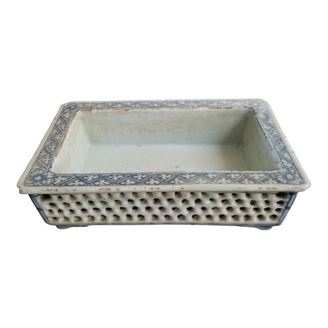 Antique Chinese Blue and White Narcissus Jardiniere For Sale