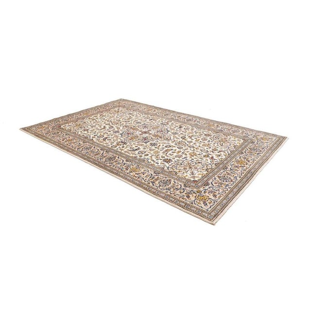 Middle Eastern Rug in Pure Wool For Sale - Image 3 of 11