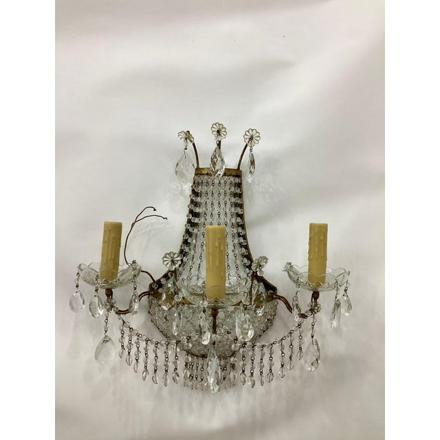1950s Pair of Vintage Italian Gilt Metal and Crystal Wall Sconces For Sale - Image 5 of 8