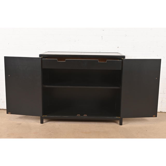 1950s Michael Taylor for Baker Hollywood Regency Black Lacquered Bar Cabinet, Newly Refinished For Sale - Image 5 of 13