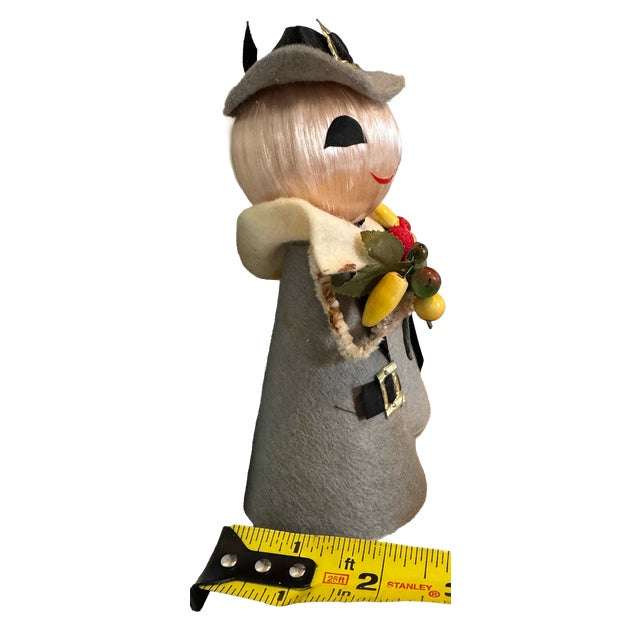 Mid-Century Handmade Folk Art Pilgrim Thanksgiving Figures—a Pair For Sale In Seattle - Image 6 of 8