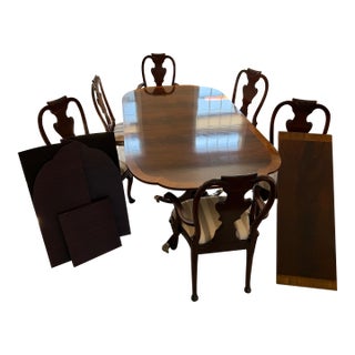 1980s Baker Historic Charleston Mahogany Dining Table w/ 2 Leaves & 6 Shield-Back Chairs For Sale