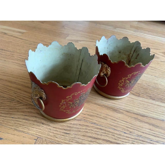 Pair of Early 20th Century French Napoleon III Style Red and Gold Toleware Cachepots For Sale In Milwaukee - Image 6 of 12