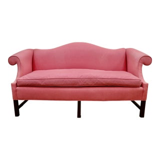 Late 20th Century Hickory Chair Furniture Re-Upholstered Camelback Sofa in Rose Pink Cotton Linen For Sale