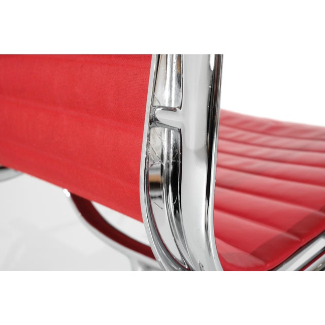 EA 108 Armchair in Red Leather by Charles Ray Eames for Vitra, USA, 1969 For Sale - Image 16 of 18