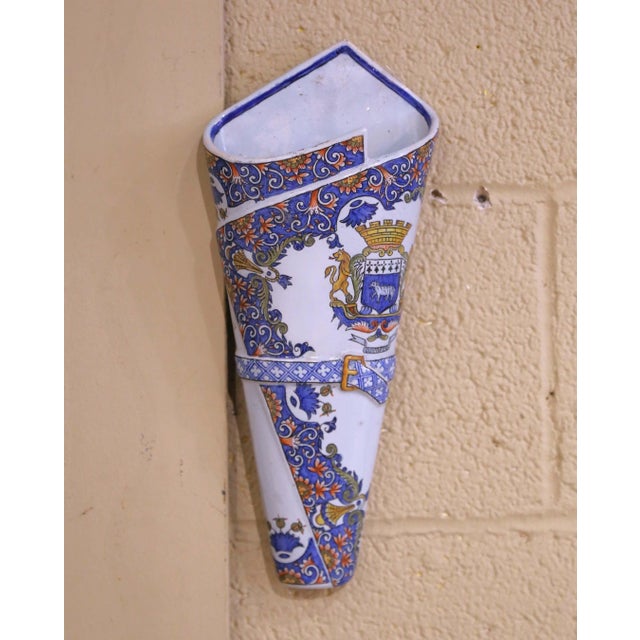 Pair of 19th Century French Porquier-Beau Quimper Faience Wall Vases For Sale In Dallas - Image 6 of 14